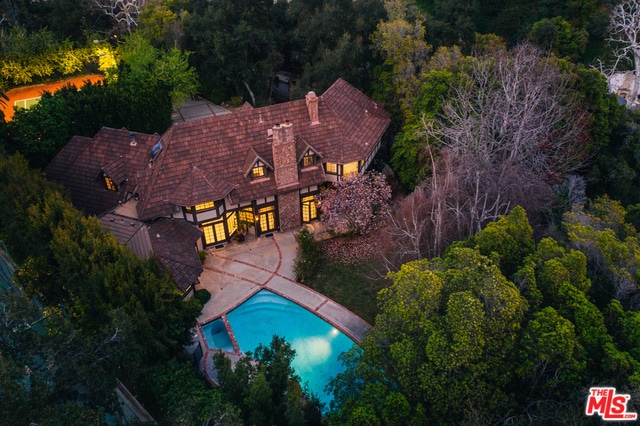 Foto del edificio - 1509 Stone Canyon Rd