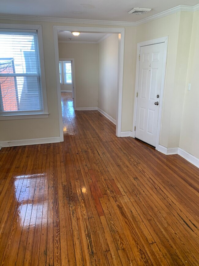 living room - 33 Thorne St