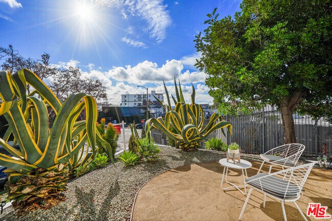 Foto del edificio - 1091 S Mansfield Ave