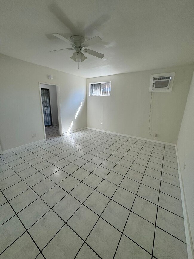 Building Photo - UPGRADED REAR GUEST HOUSE WITH LOVELY YARD!