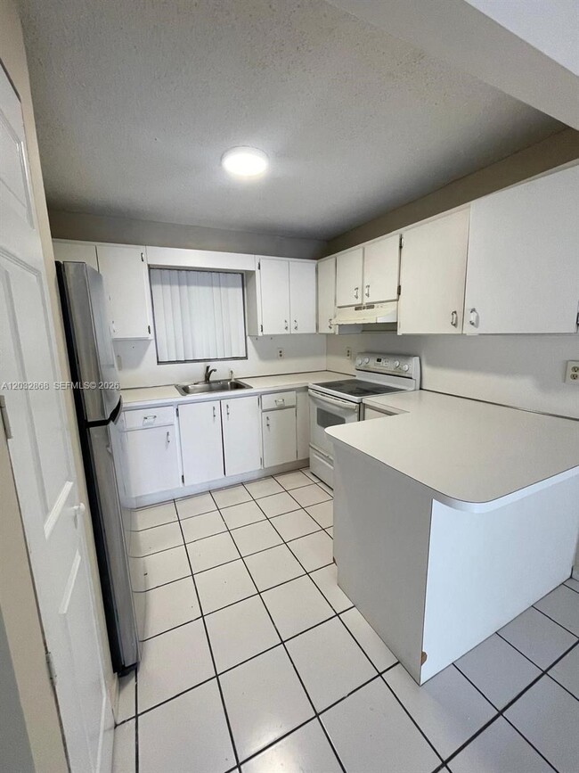 Building Photo - 2925 W 80th St
