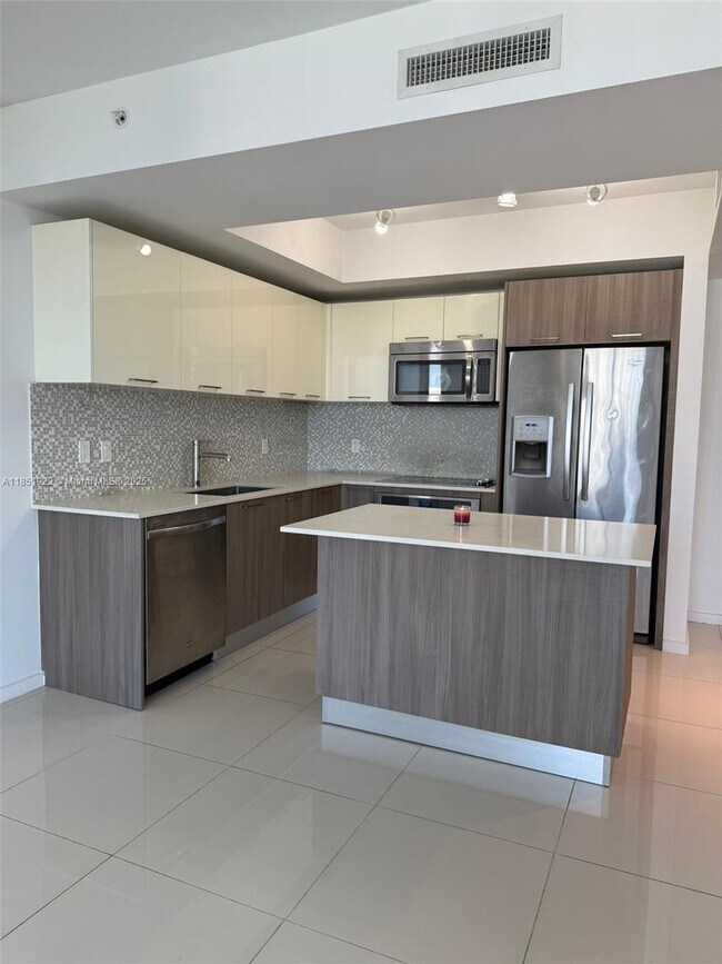 Foto del edificio - 5252 NW 85th Ave