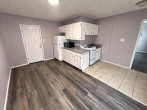 Building Photo - 125 Charmony Frontage Rd