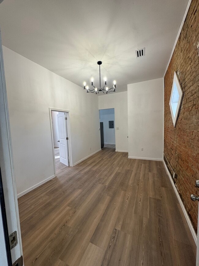 Photo - 839 S Jackson St Apartment