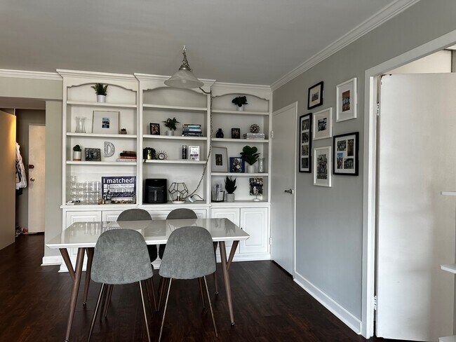 Foto del edificio - 253 E Delaware Pl