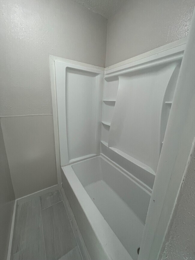 DUCHA/BAÑERA - 4115-1 Avenue M