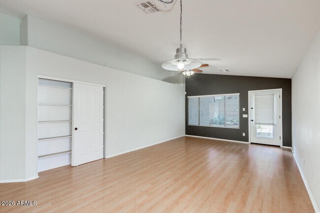 Foto del edificio - 10270 E Blanche Dr