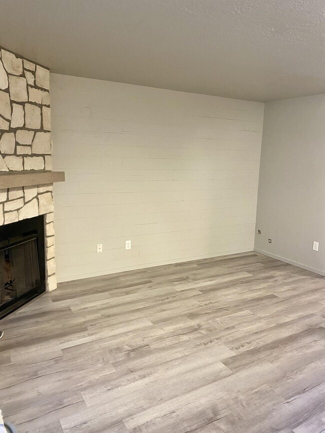 Building Photo - 3615 N Wolf Ldg Dr