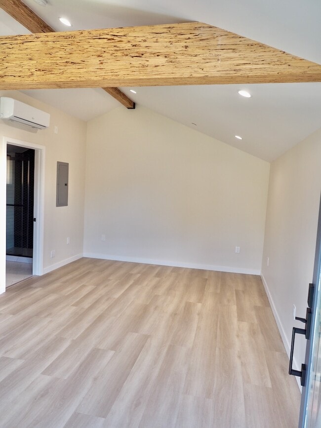 Building Photo - 5044 Loleta Ave