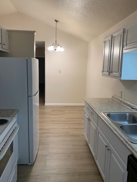 Building Photo - 1725 Fox Run Dr