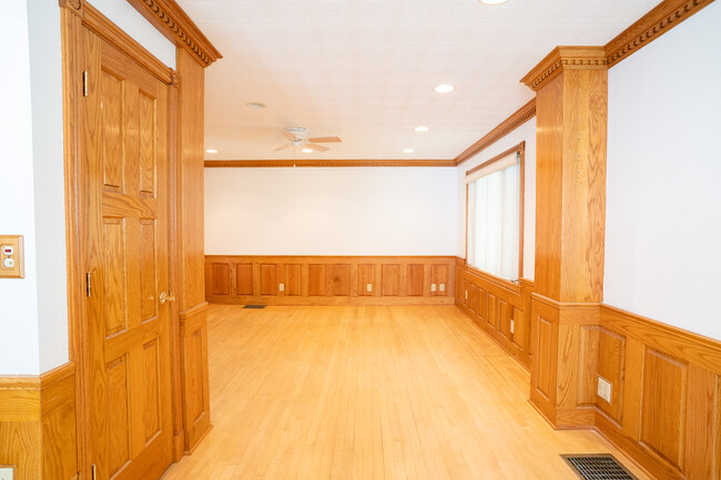 Building Photo - 5967 N Berkeley Blvd