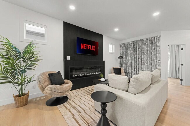 Building Photo - 11232 127 Street-SI ID1491163P