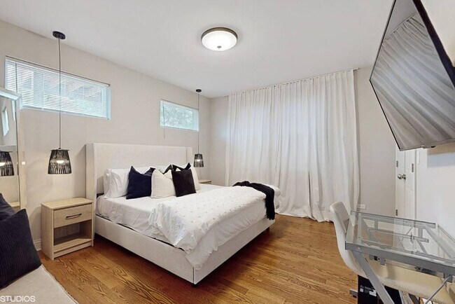 Foto del edificio - 1049 N Lawler Ave