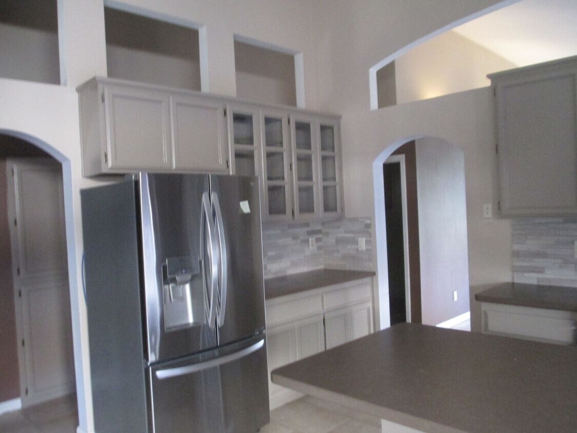 Foto del edificio - Charming home on quiet court in Olympus Pointe.