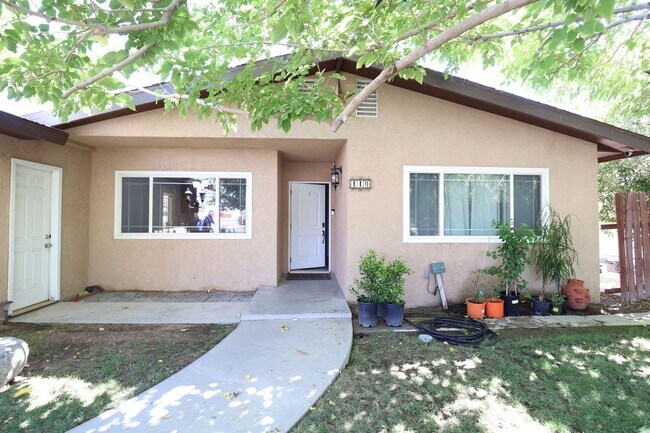 Foto del edificio - Tastefully updated 3-bed, 2-bath House for...