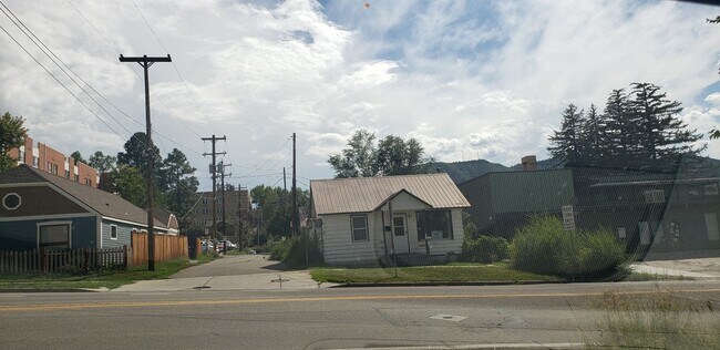 Foto del edificio - Downtown Durango 2 Bed/1 Bath with One-Car Oversized Garage