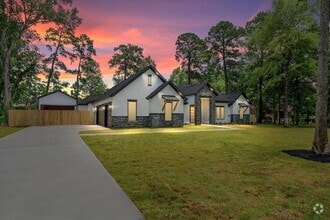 Building Photo - 32810 Oak Creek Dr
