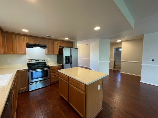 Photo - $500 Lease Signing Bonus! Roomy Upstairs 2 Bed 2 Bath Duplex! Dishwasher, Garage, Washer/Dryer Ho... Townhome