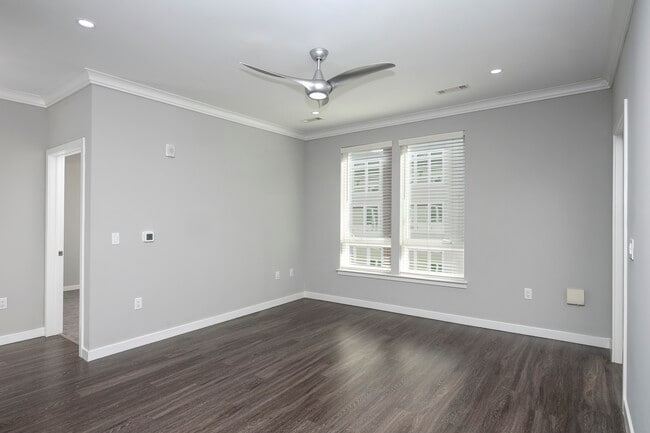 Building Photo - Fairfield Metro at Mineola