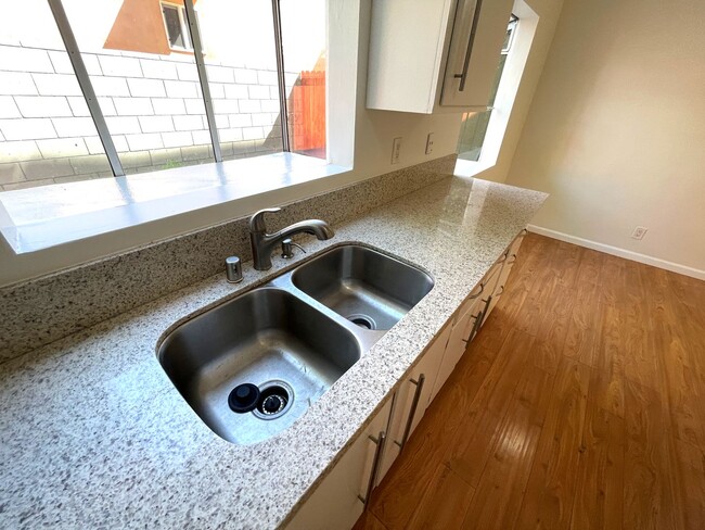 Building Photo - Newly Remodeled 3BD/1.5BA Duplex in Culver City!