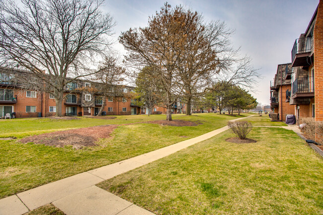 Building Photo - 9356 Bay Colony Dr