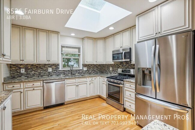 Foto del edificio - 8526 Fairburn Dr