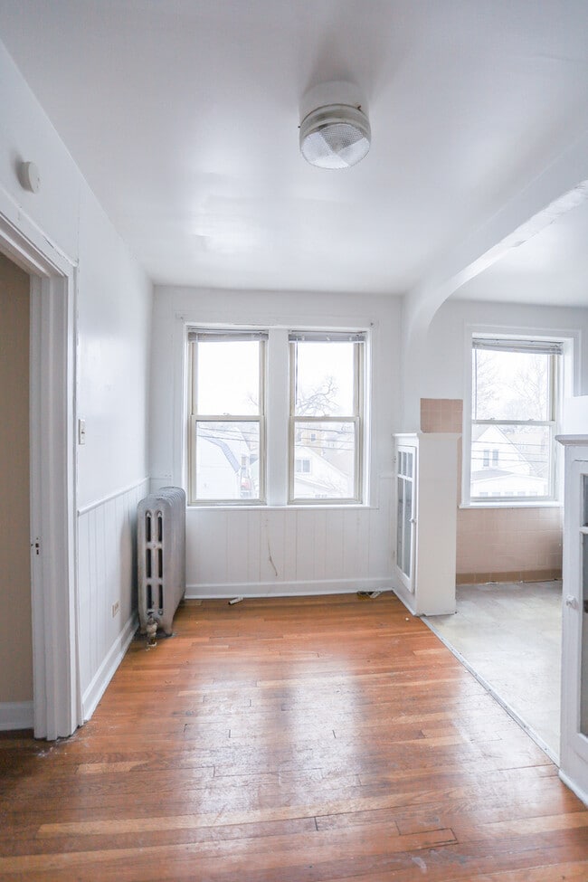 Building Photo - 4724 W Addison St