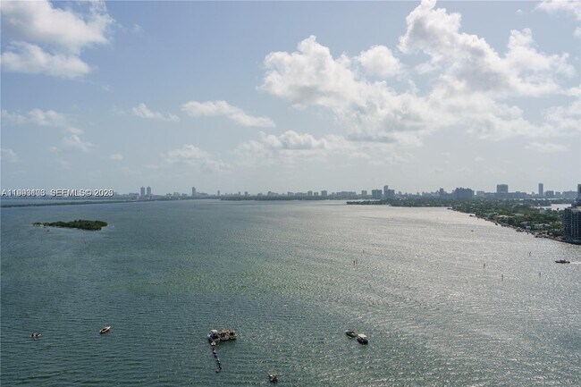 Building Photo - 1750 N Bayshore Dr