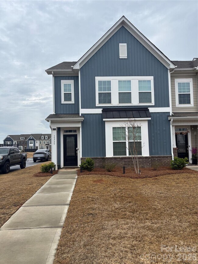 Building Photo - 15733 Country House St