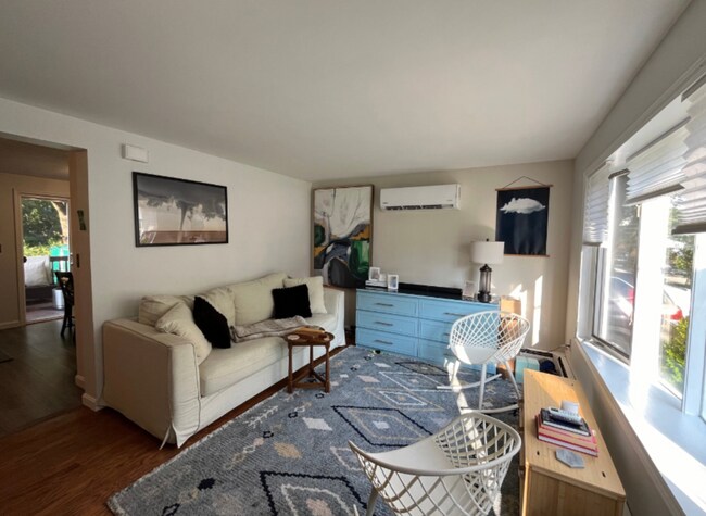 sala de estar - 19 Blithewood Ave