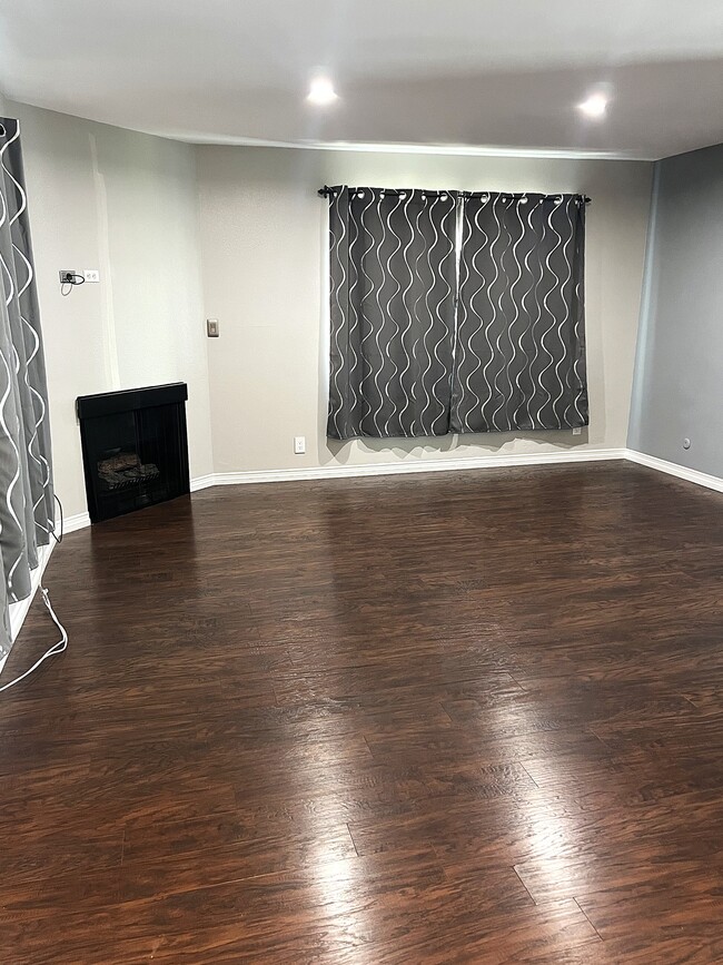 Living room - 338 W Plymouth St