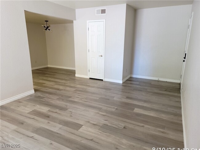 Building Photo - 4400 Sandy River Dr