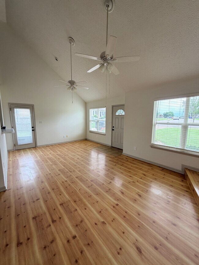 Foto del edificio - 761 Jennings Ct