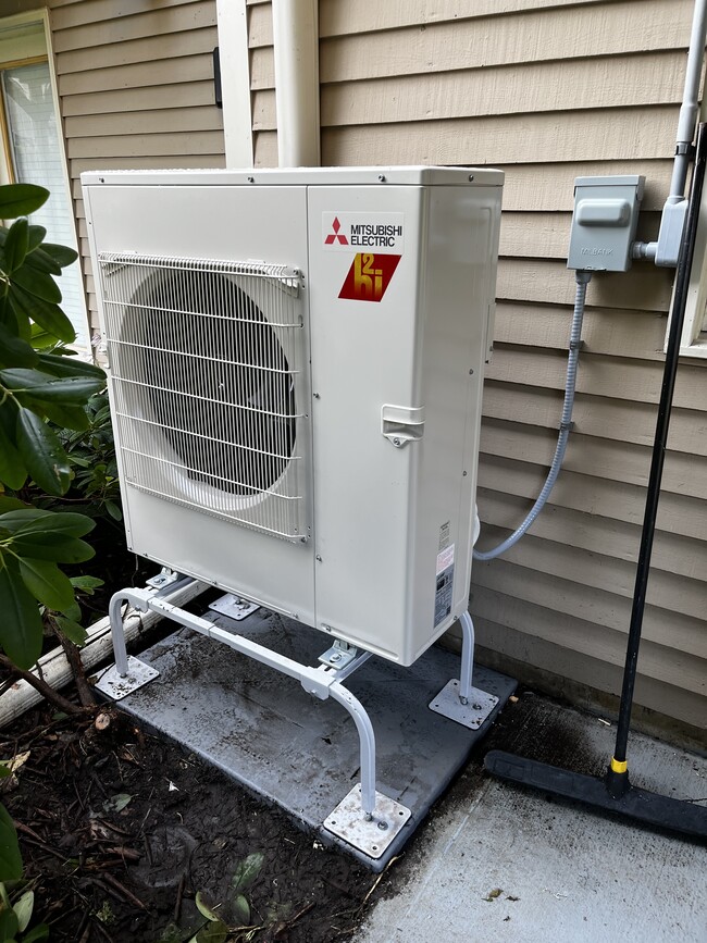 New Multi Zone Heat Pump A/C - N14 Stonehedge Dr