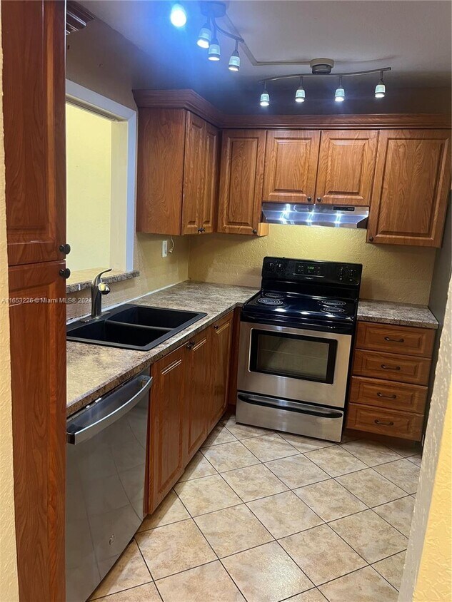 Foto principal - 406 NW 68th Ave