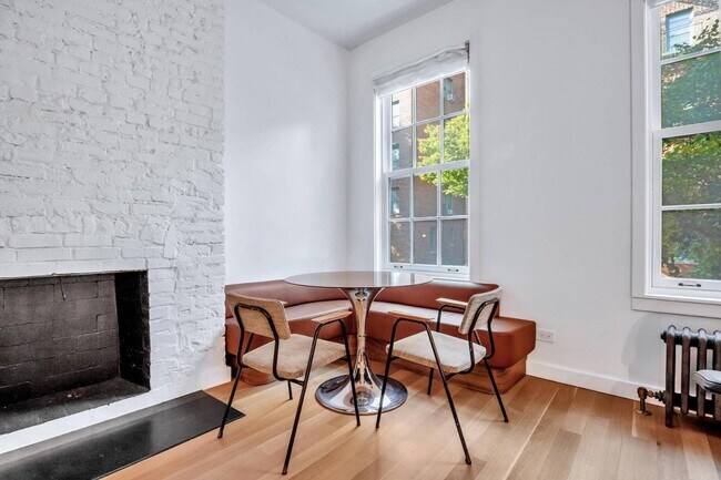 Foto del edificio - 290 W 11th St