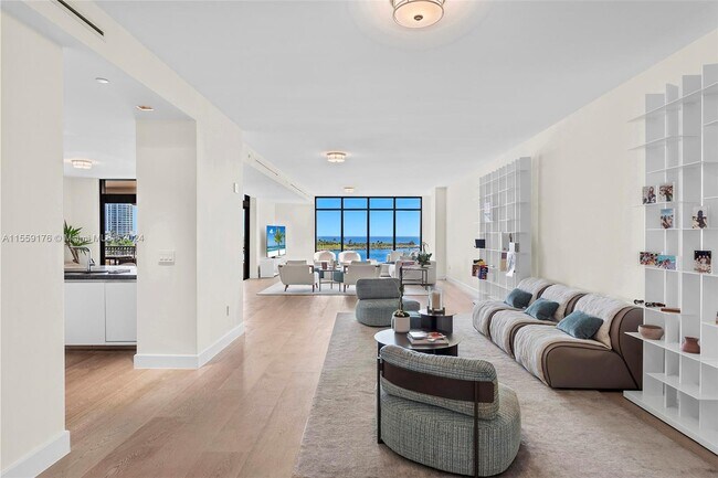 Foto del edificio - 7055 Fisher Island Dr