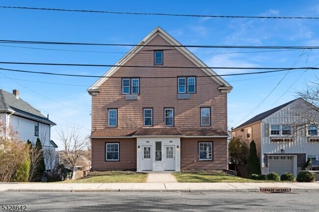 Foto del edificio - 493 Teaneck Rd