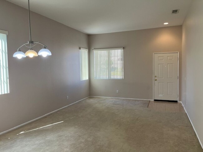 Building Photo - Single Story in French Valley 3 Bed/2 Bath
