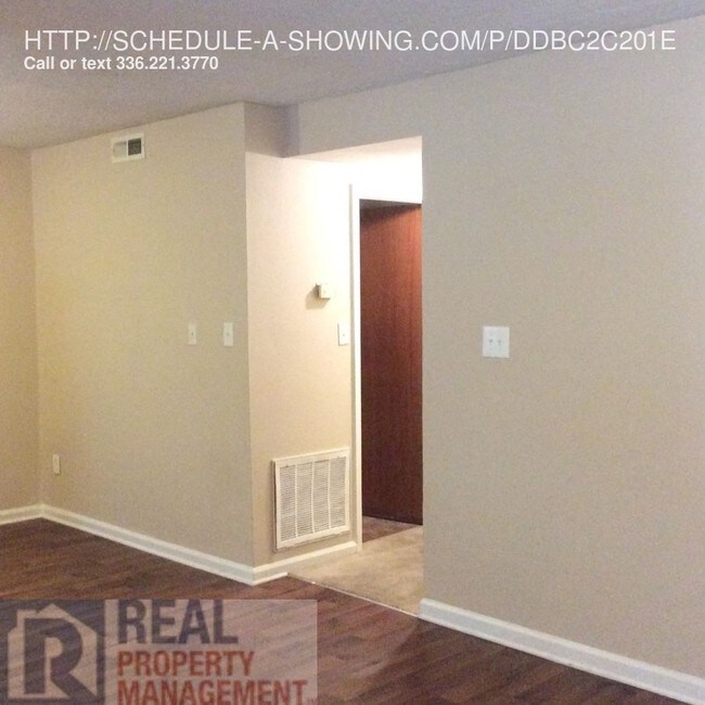 Building Photo - 1600 Oak Croft Ct