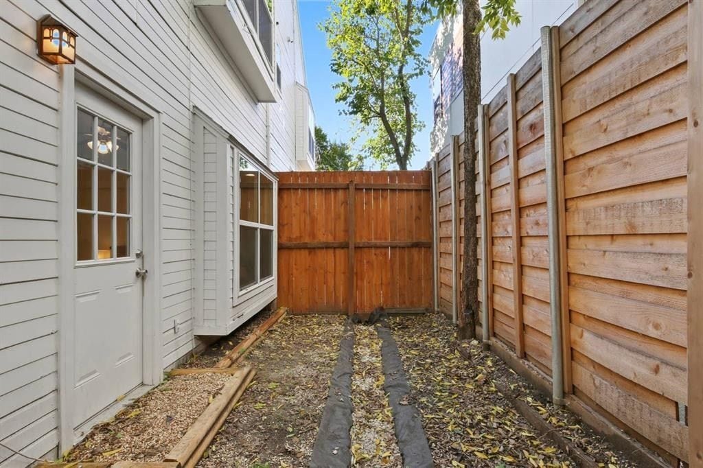 Building Photo - 5963 Ross Avenue