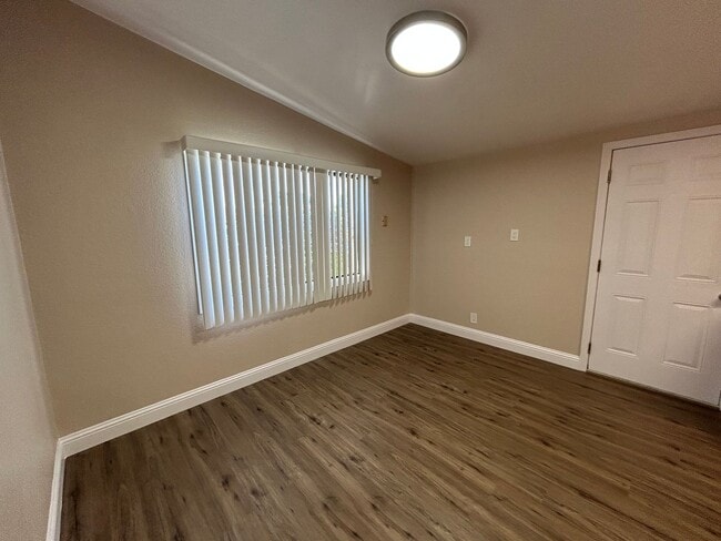 Foto del edificio - Irvington Area Home!  Not to be missed!