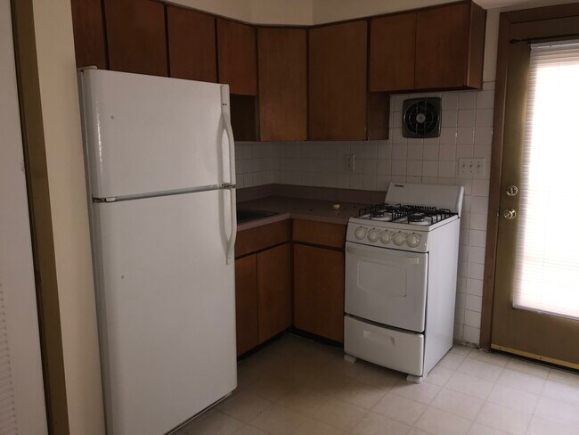 Kitchen - 528 Wooddell Ct