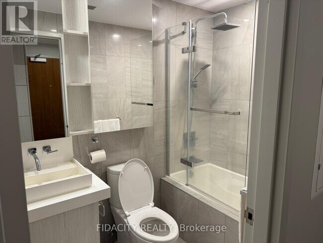 Photo du bâtiment - 101 Queen St