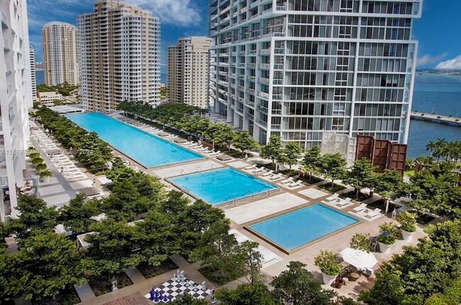 Foto del edificio - 475 Brickell Ave