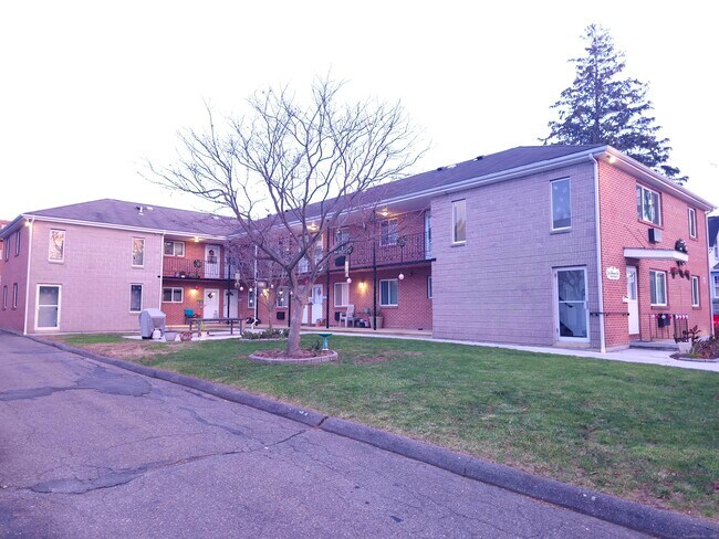 Foto del edificio - 24 Glenwood Ave