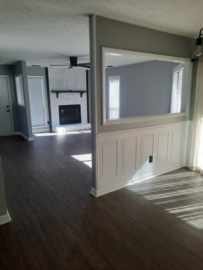 Foto del edificio - 6921 Timberwood Dr