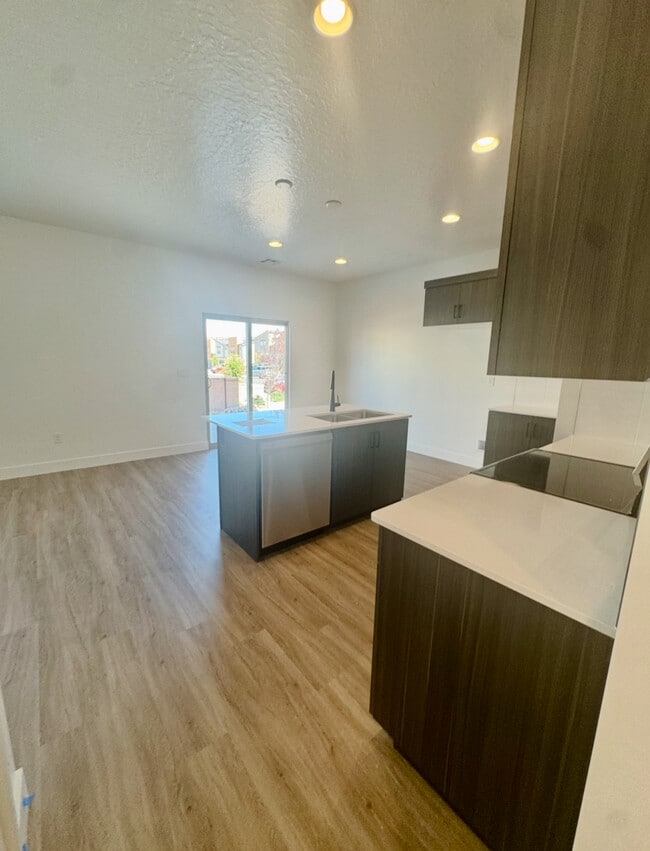 Building Photo - 5719 S Weehawken Ln