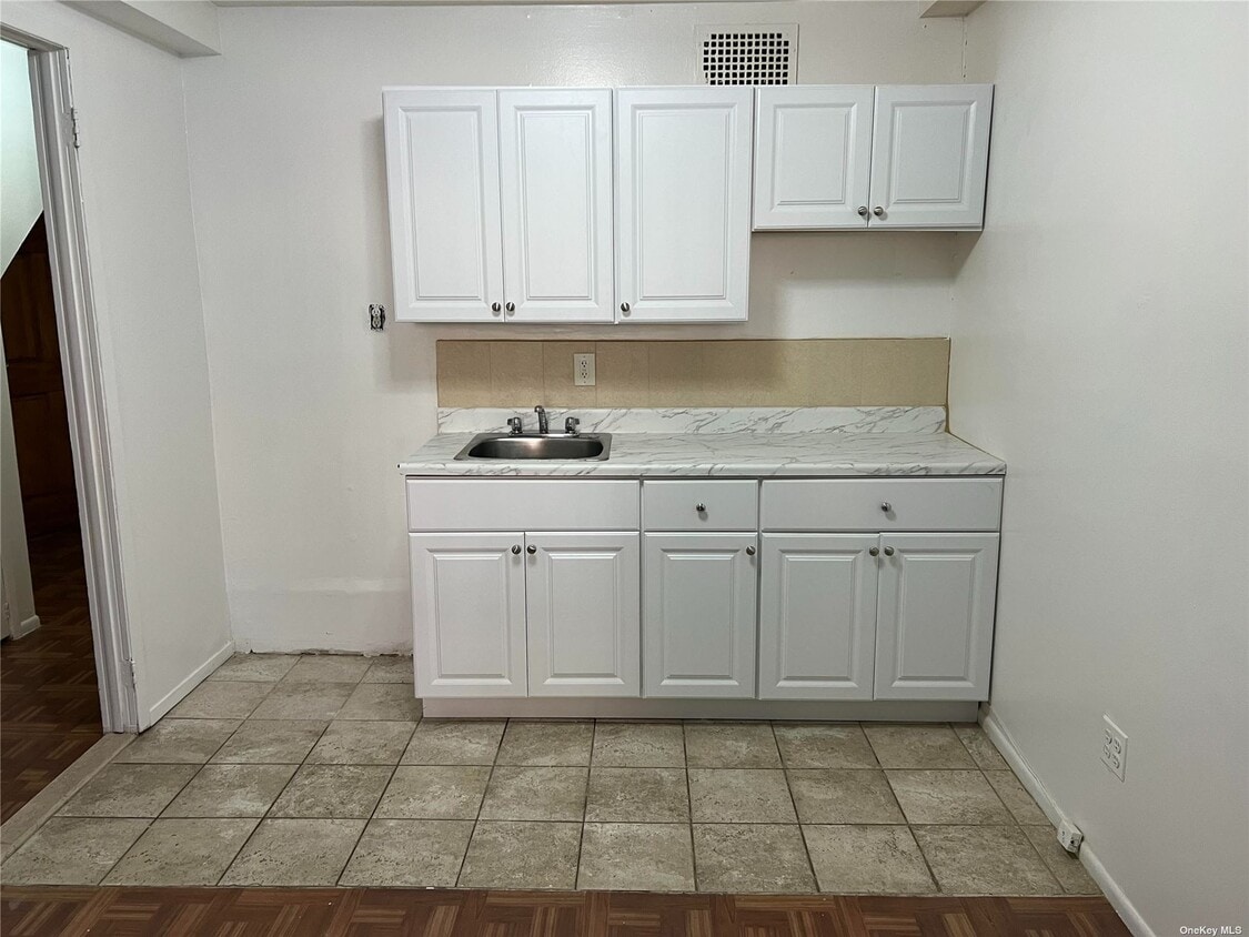 31213173 73rd St, East Elmhurst, NY 11369 House Rental in East