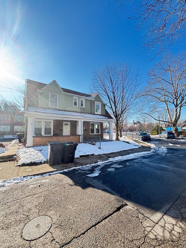 Building Photo - 526 Park Pl